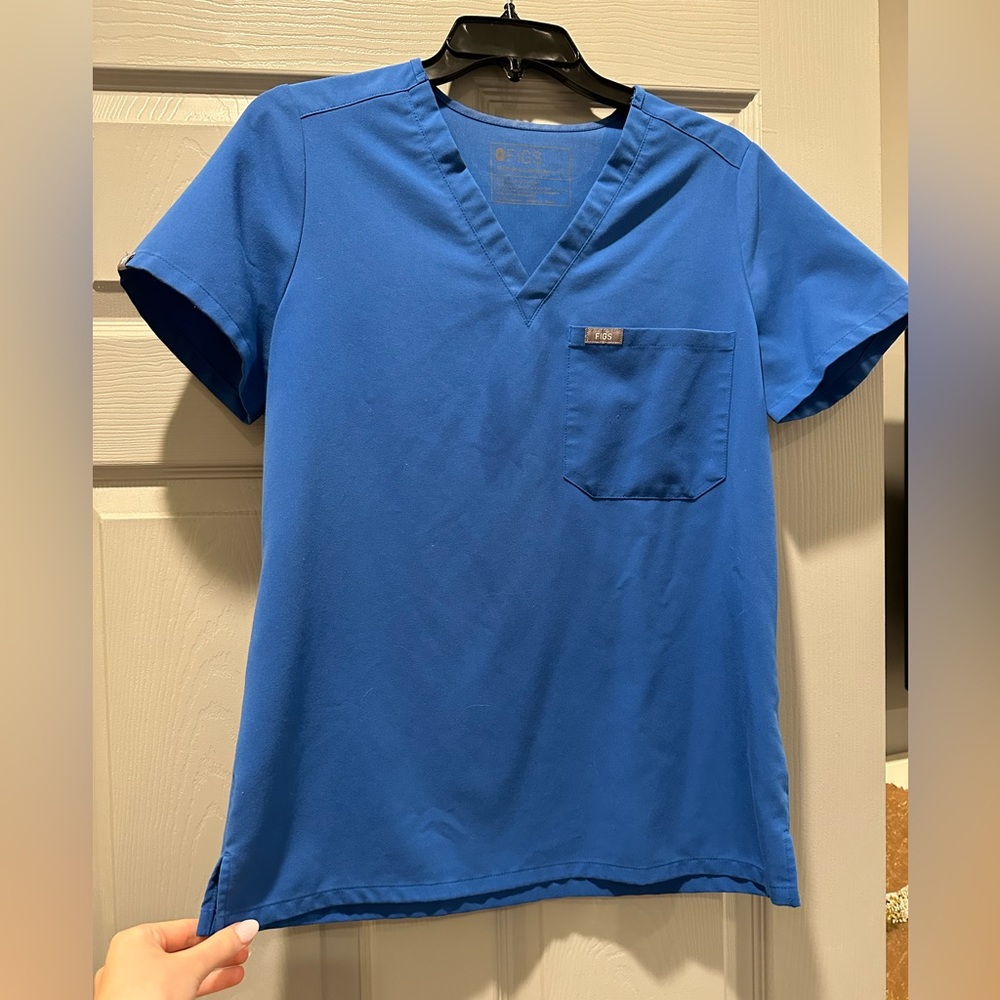 Figs scrub top